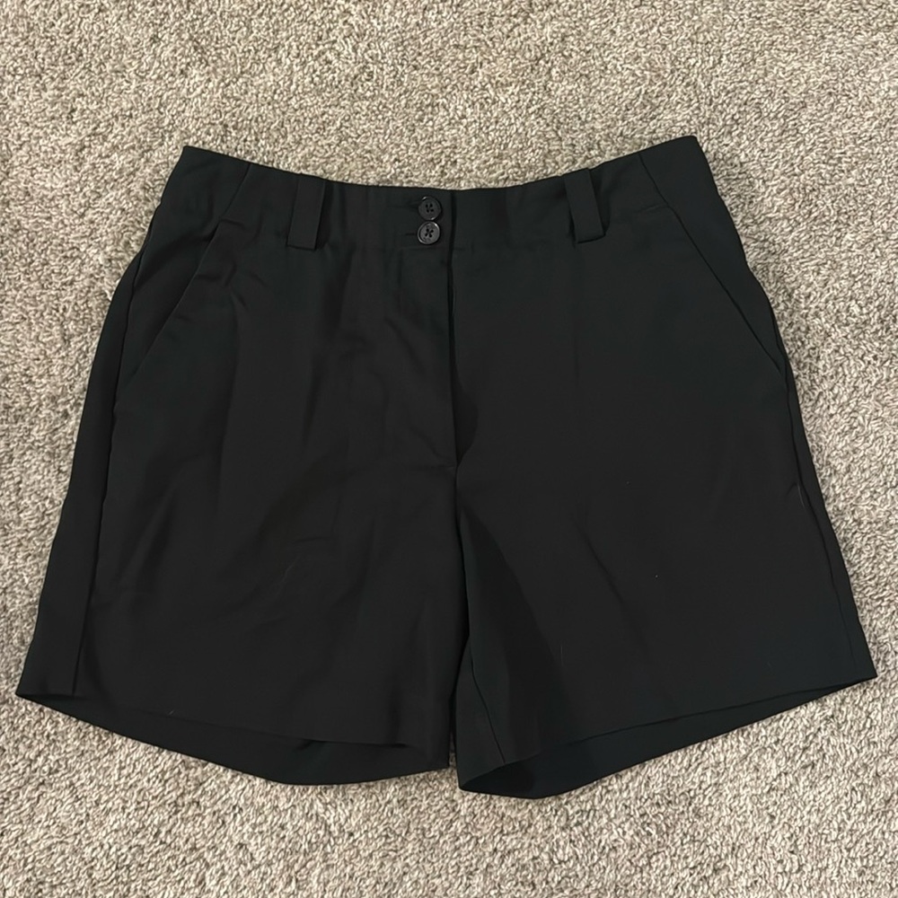 Women's Nike golf shorts in black. Size 2